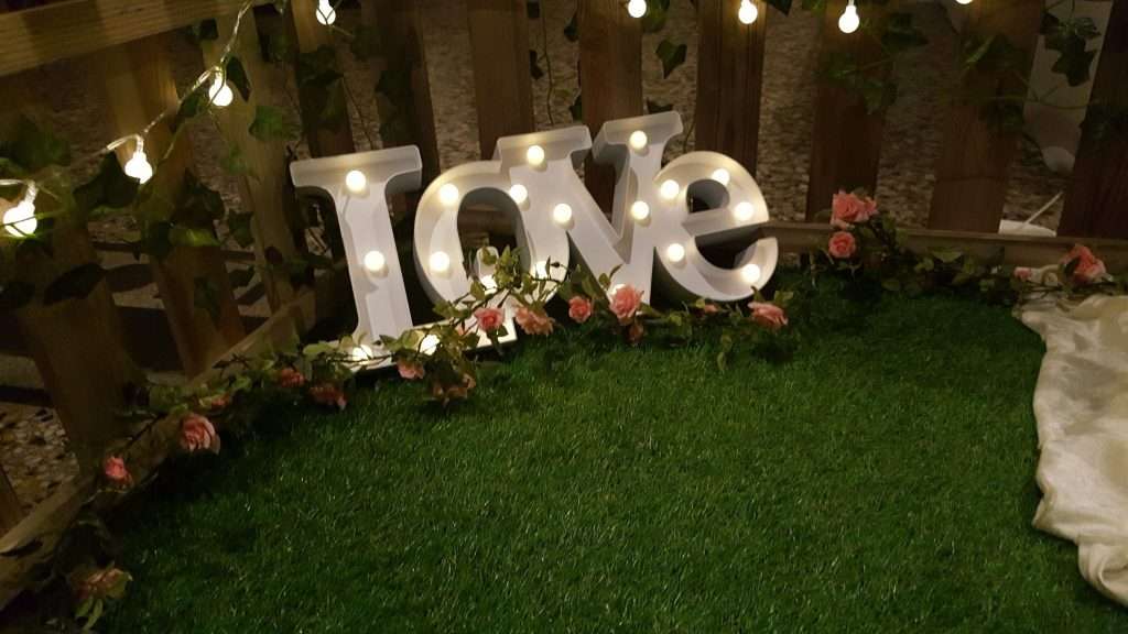 love sign in the photo booth